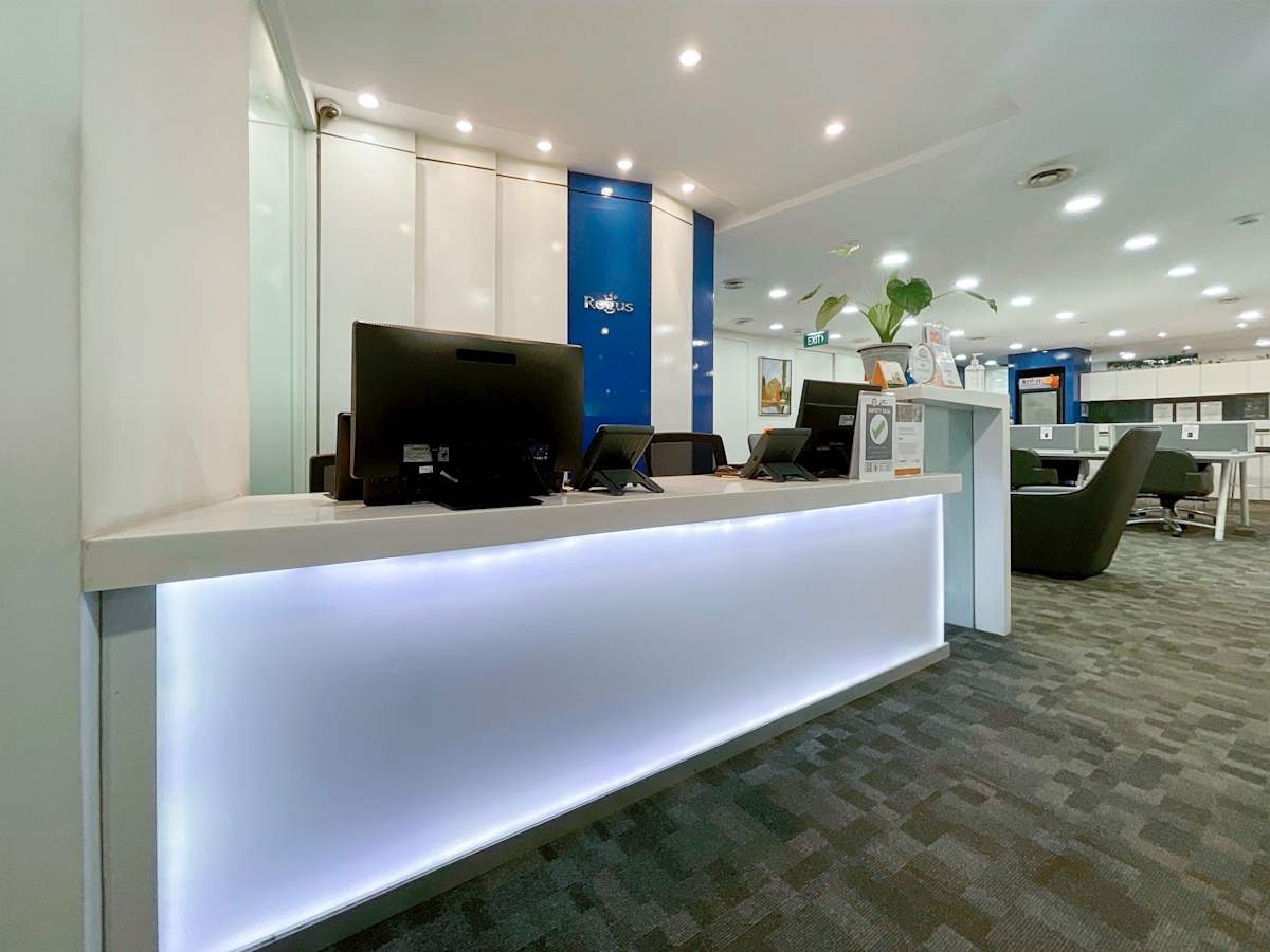 Modern coworking space on United Nations Avenue featuring sleek workstations and stylish lounge areas.