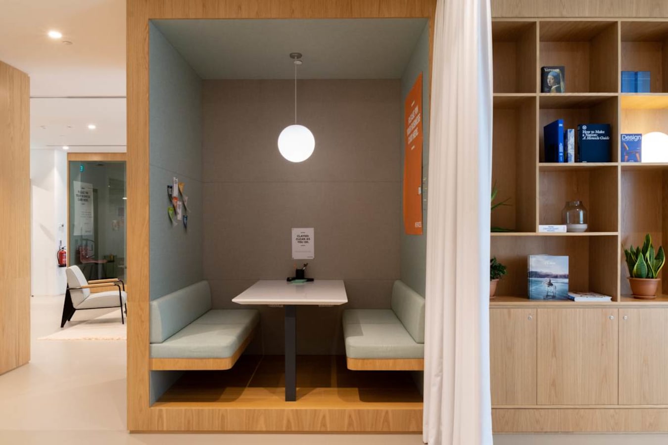 Cozy booth seating with modern lighting in Somerset Road coworking space, ideal for meetings.