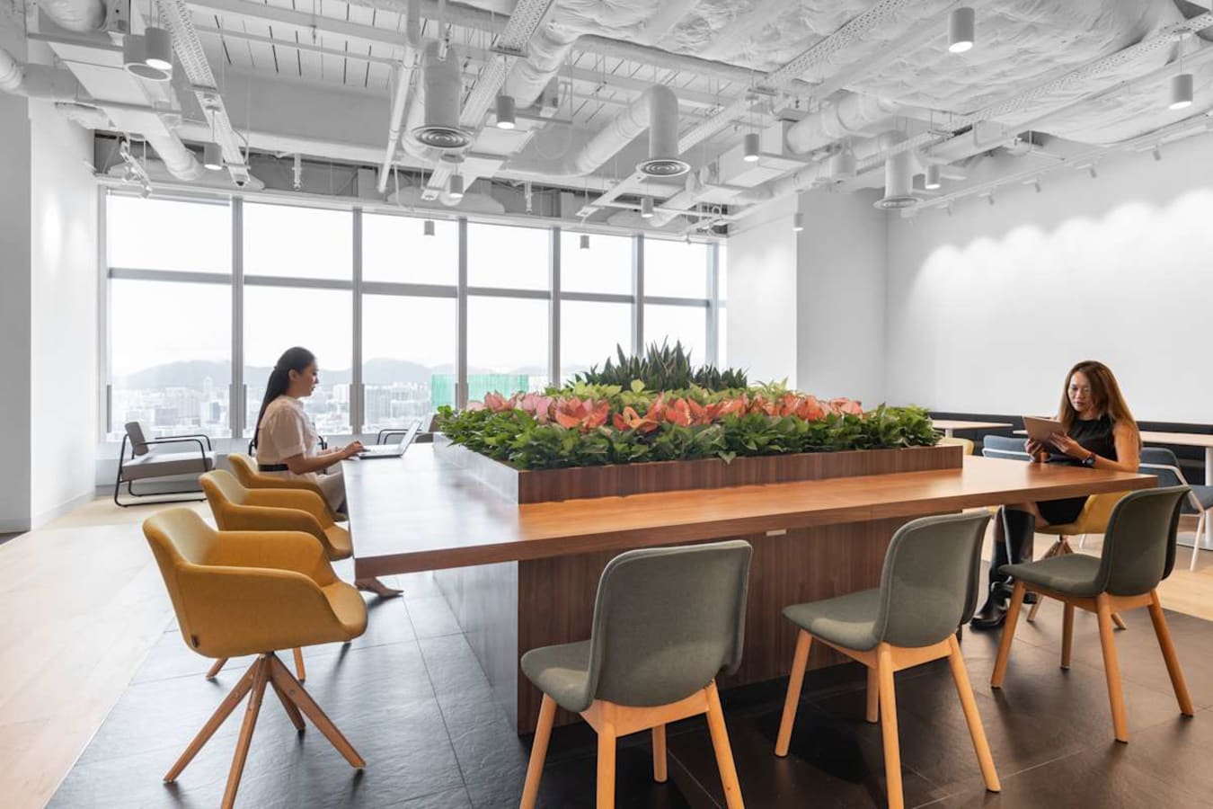Bright coworking space on Hennessy Road with modern furniture and abundant natural light.