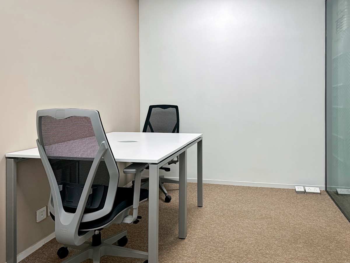 Modern coworking space with ergonomic chairs and natural light on Hennessy Road.