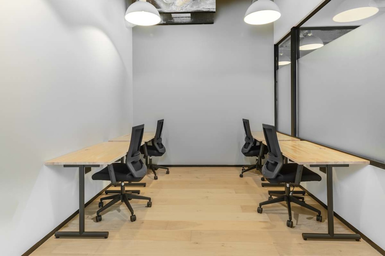 Modern coworking space with ample seating and natural light, ideal for productivity.