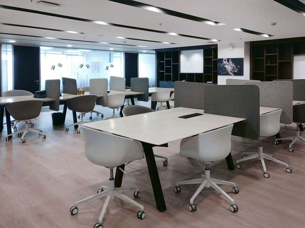 Modern coworking space in Gurugram featuring sleek desks, ergonomic chairs, and ample lighting.