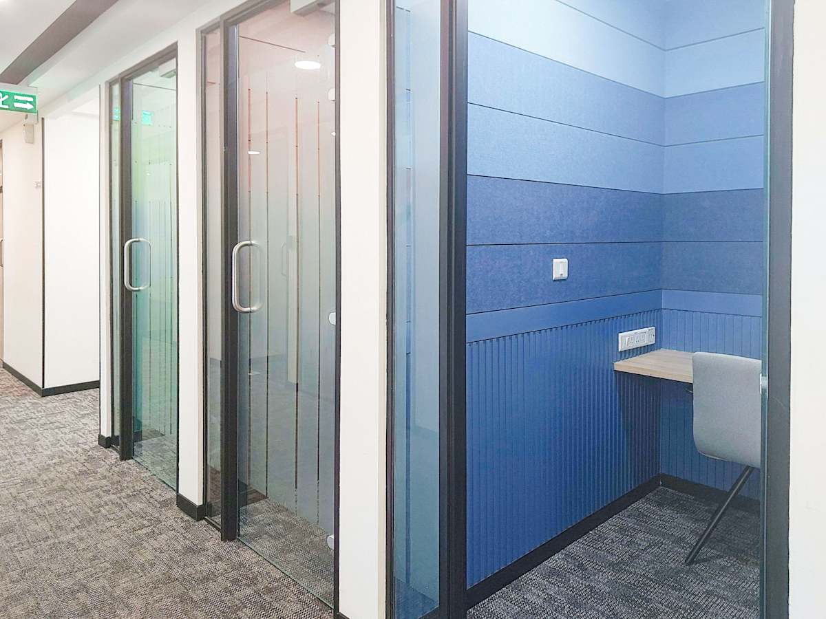 Stylish private pods in Mumbai coworking space, ideal for focused work.