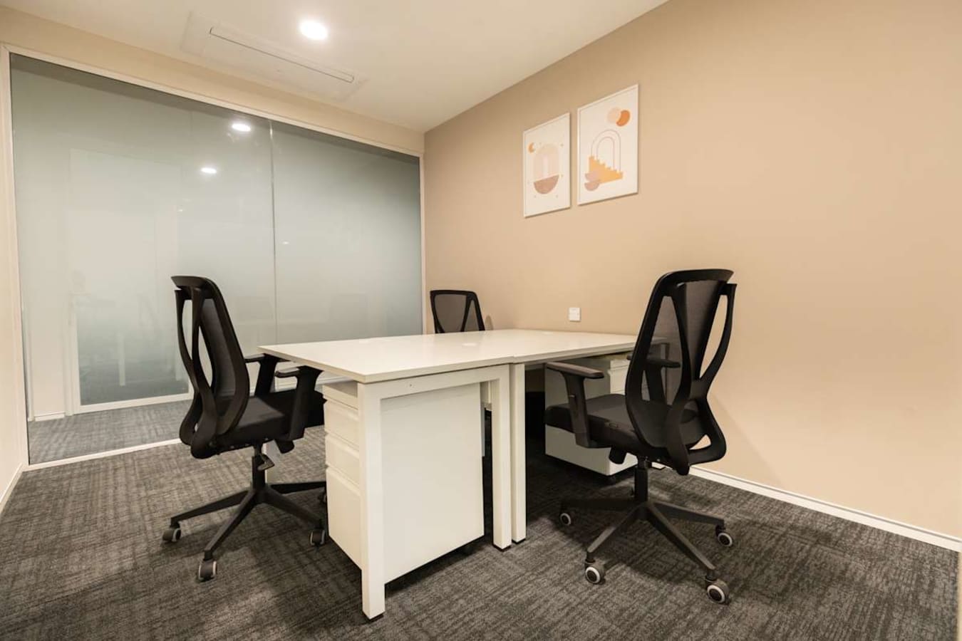 Modern coworking space with ergonomic chairs and sleek desk, perfect for collaboration.