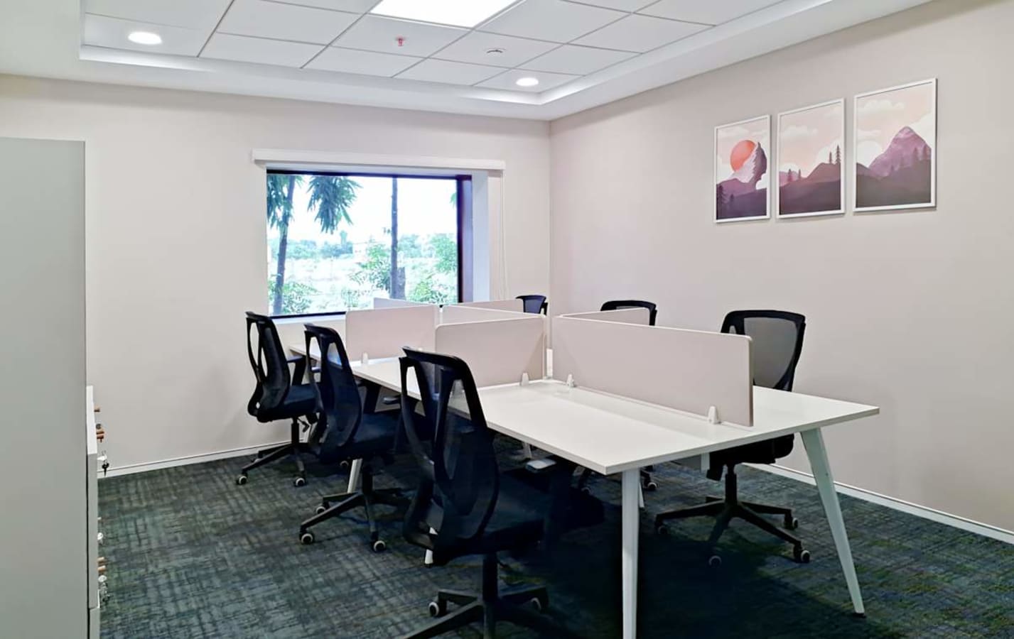 Modern coworking space with ample natural light and ergonomic seating. Ideal for productivity.