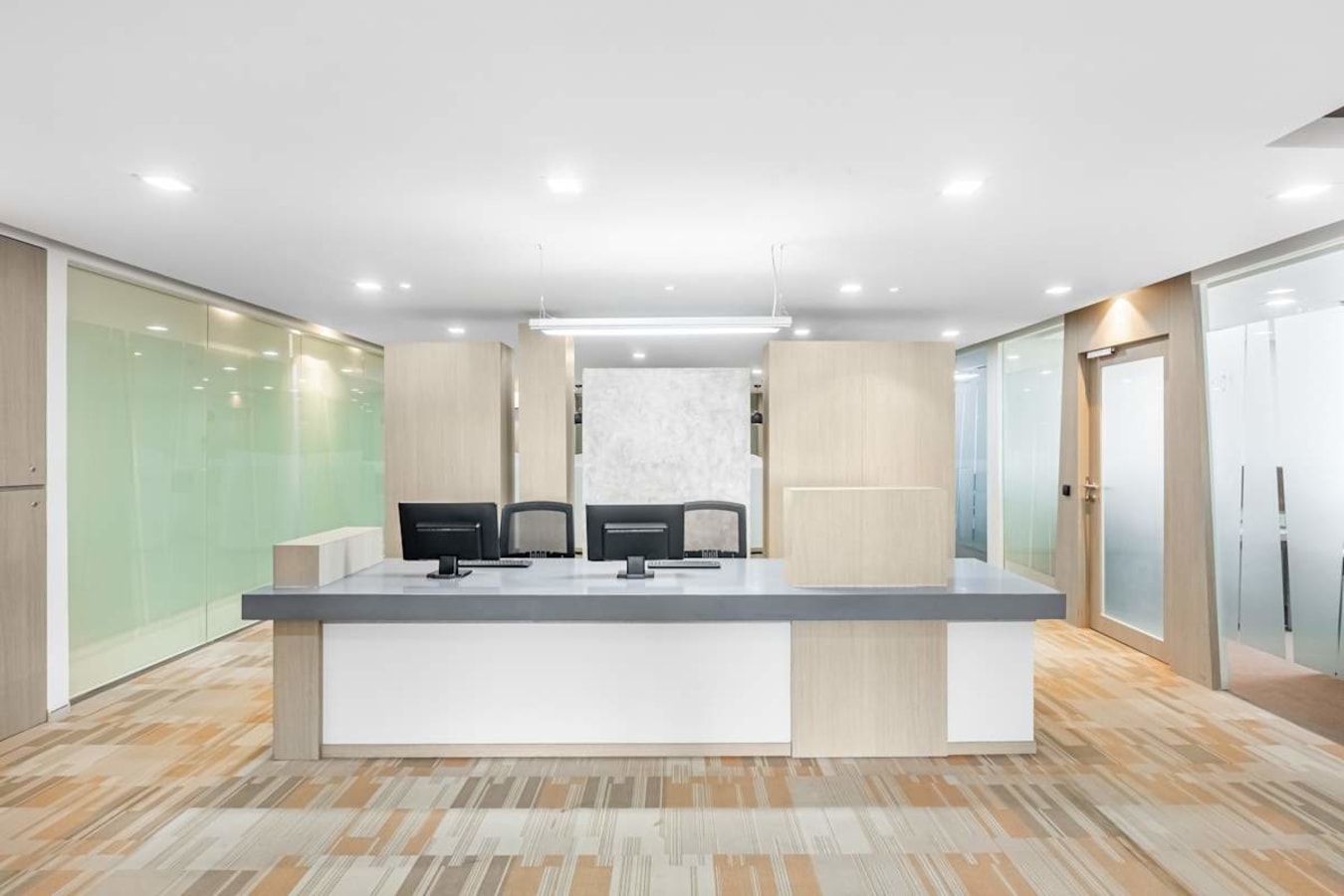 Modern and spacious coworking area with sleek workstations and ample lighting.