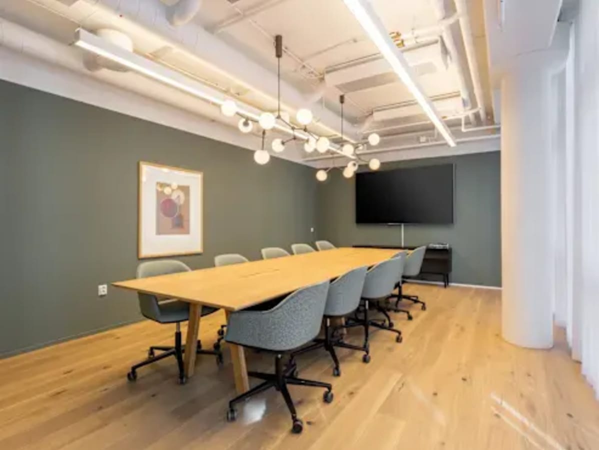 Modern conference room with sleek lighting and ample seating in Vadodara coworking space.