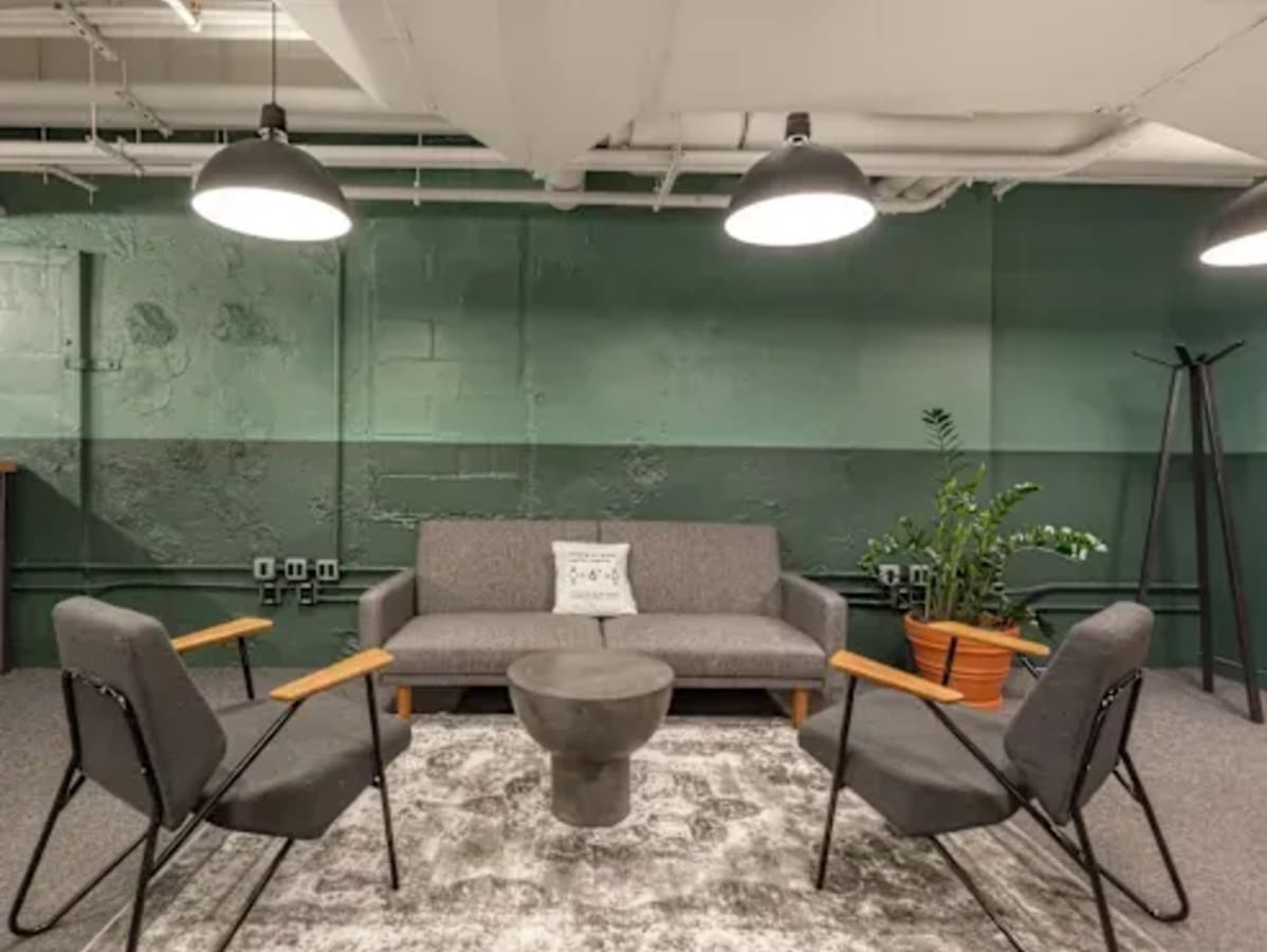 Inviting coworking lounge with sleek seating, modern lighting, and chic décor in Kolkata.
