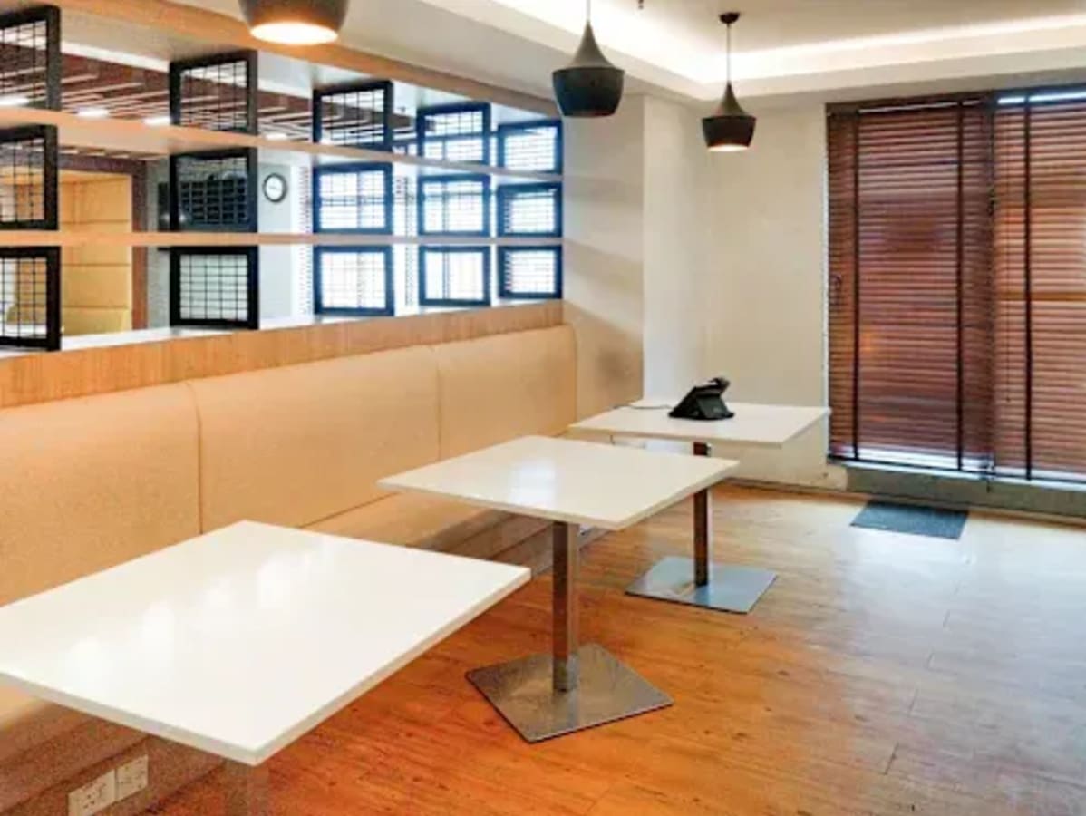 Modern coworking space with natural light, stylish seating, and a collaborative atmosphere in Gomti Nagar.