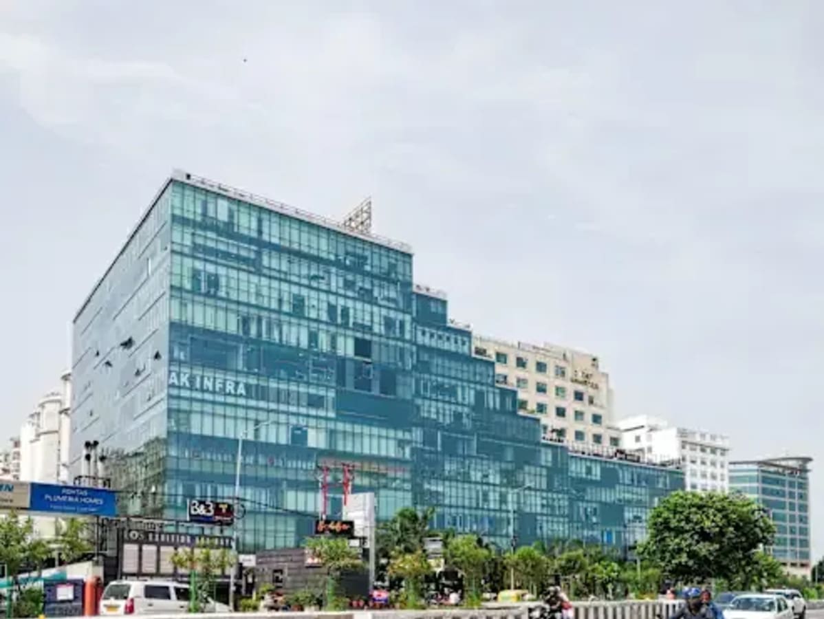 Modern coworking facility in Gomti Nagar boasting sleek glass architecture and urban convenience.