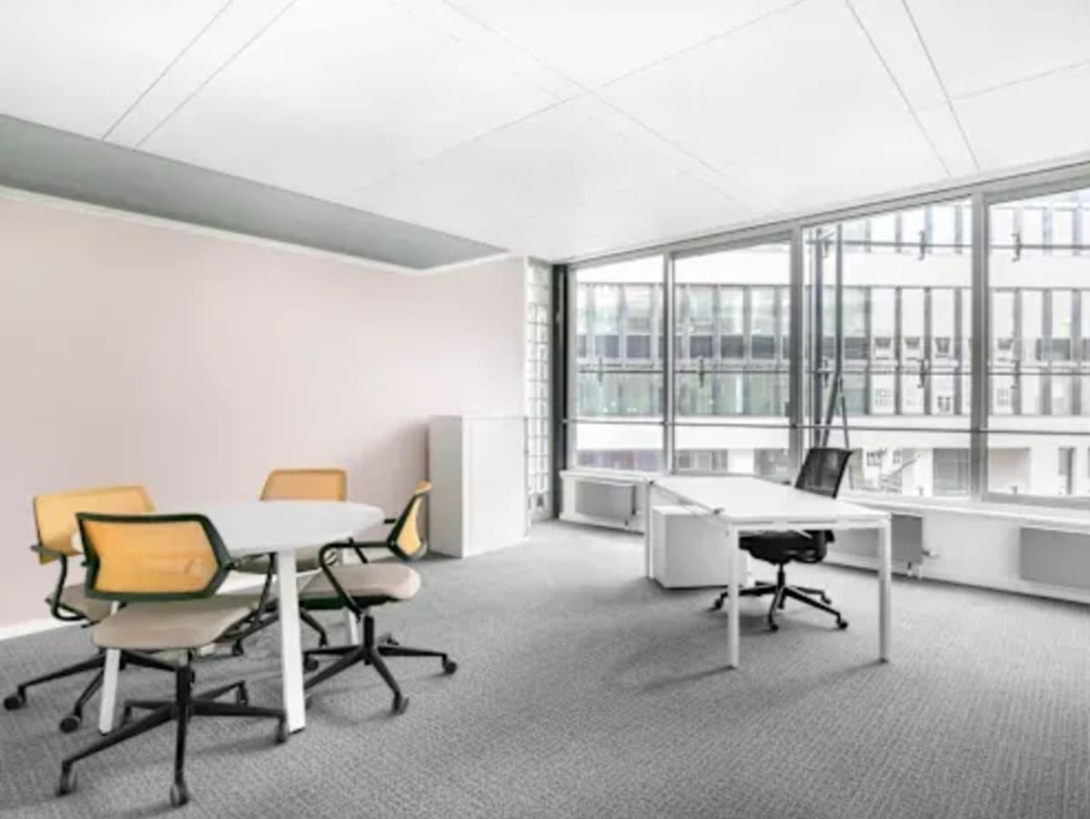 Bright, modern coworking space with ample natural light and ergonomic seating.