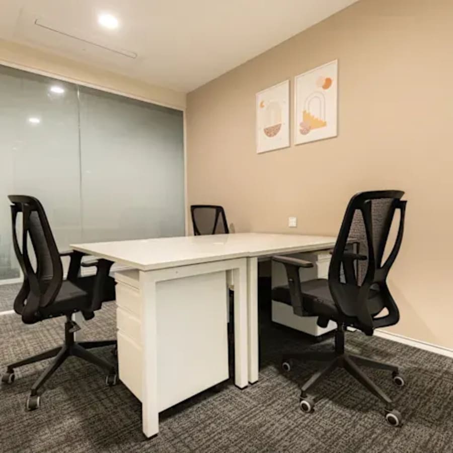Modern coworking space with ergonomic chairs and a collaborative desk setup. Ideal for productivity.