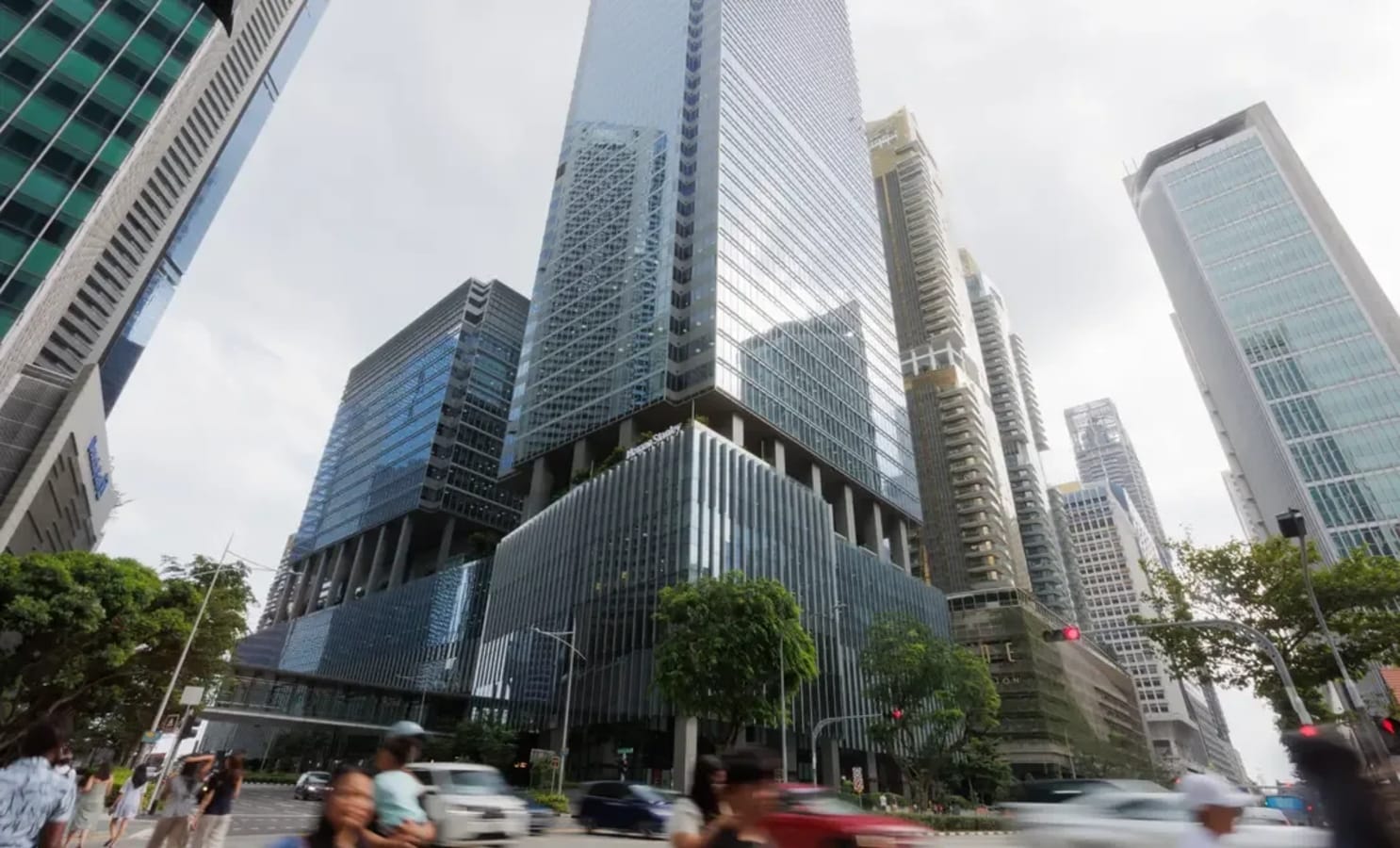 Prime coworking space in a modern skyscraper at Central Boulevard, Singapore. Ideal urban location.