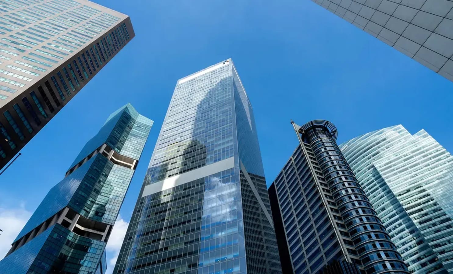 Premium coworking space in Raffles Place, offering flexibility and stunning city views.