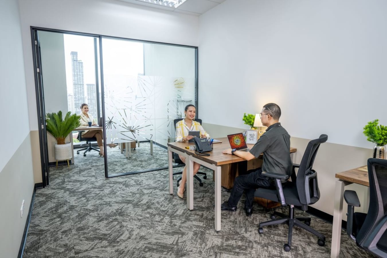 Modern coworking space with private meeting rooms and city views in Ratchathewi.