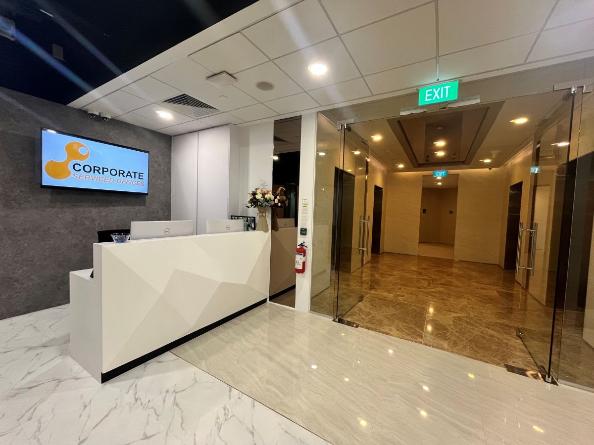 Modern reception with sleek design and bright lighting, ideal for a professional work environment.