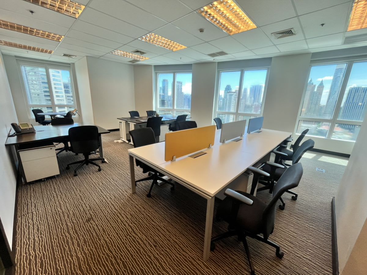 Bright coworking space with city views, ergonomic chairs, and modern desks. Ideal for productivity.