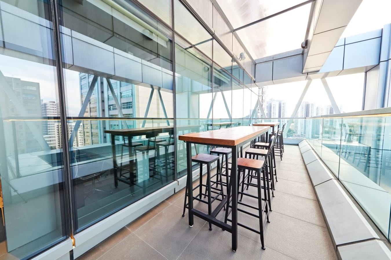 Stylish outdoor coworking space with city views, ideal for meetings and networking.