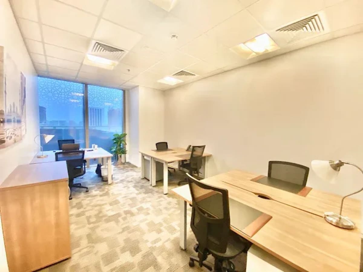 Bright coworking space in Downtown Dubai with modern desks and natural light. Ideal for professionals.
