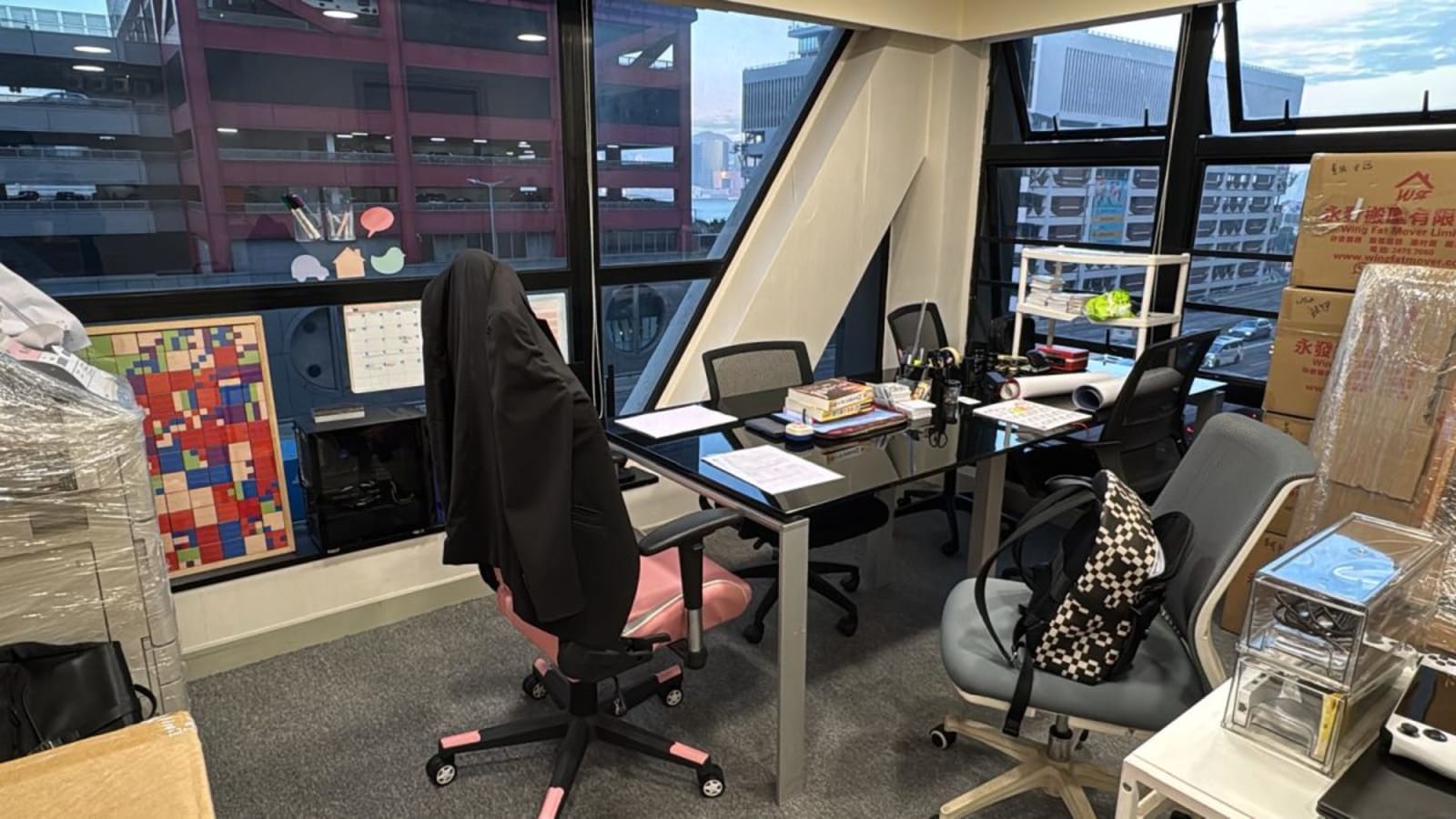 Bright, adaptable workstation with large windows and modern furnishings in Sheung Wan.