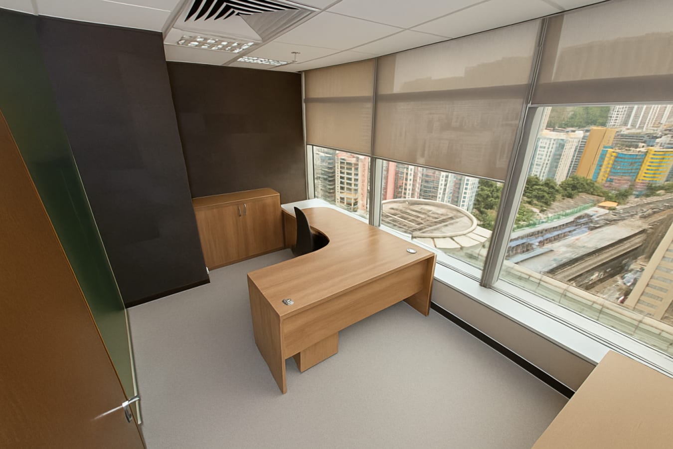 Bright corner office in Kwun Tong Road. Modern desk, cabinets, and stunning city views.