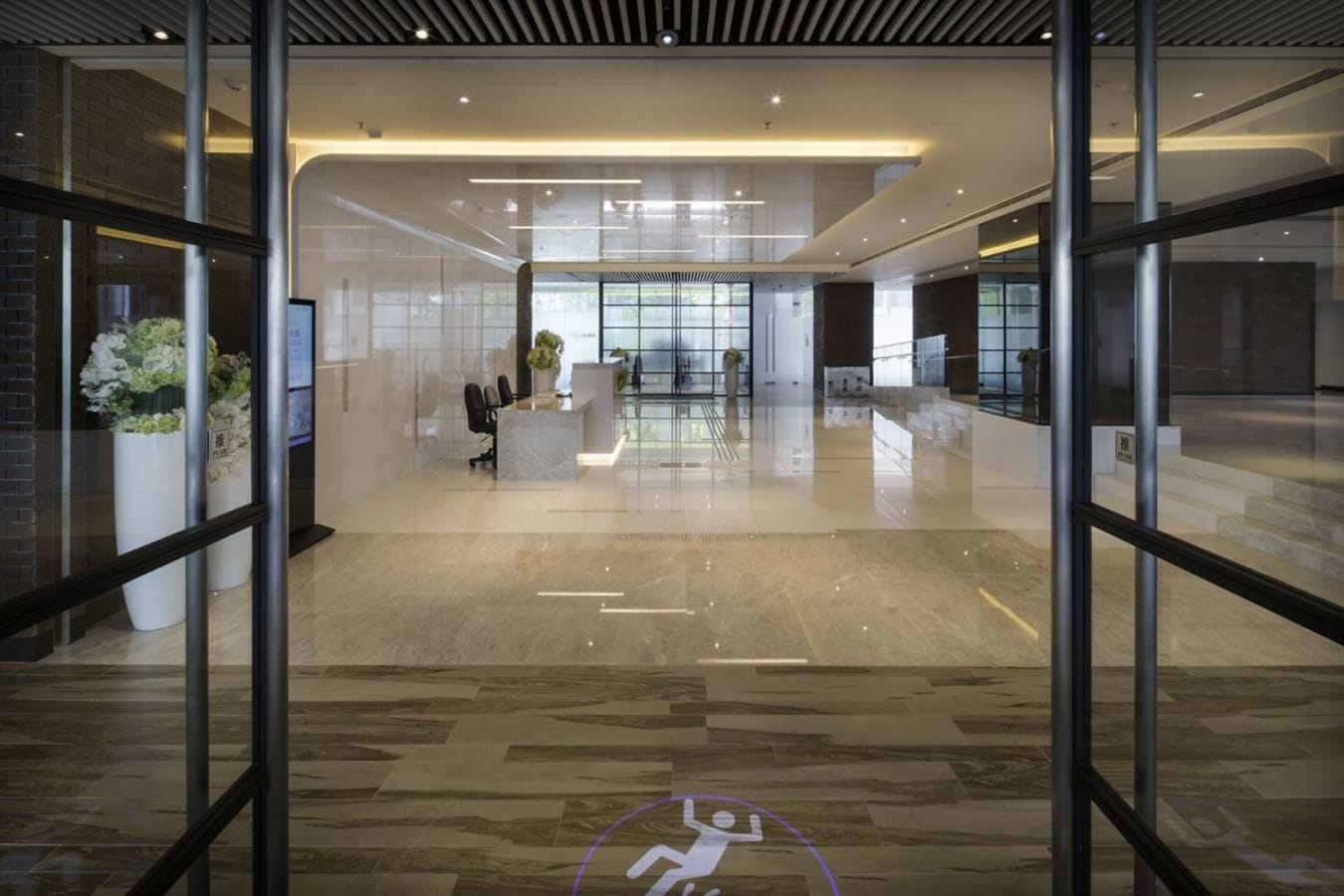 Elegant coworking lobby in Kowloon with modern design and ample natural light.