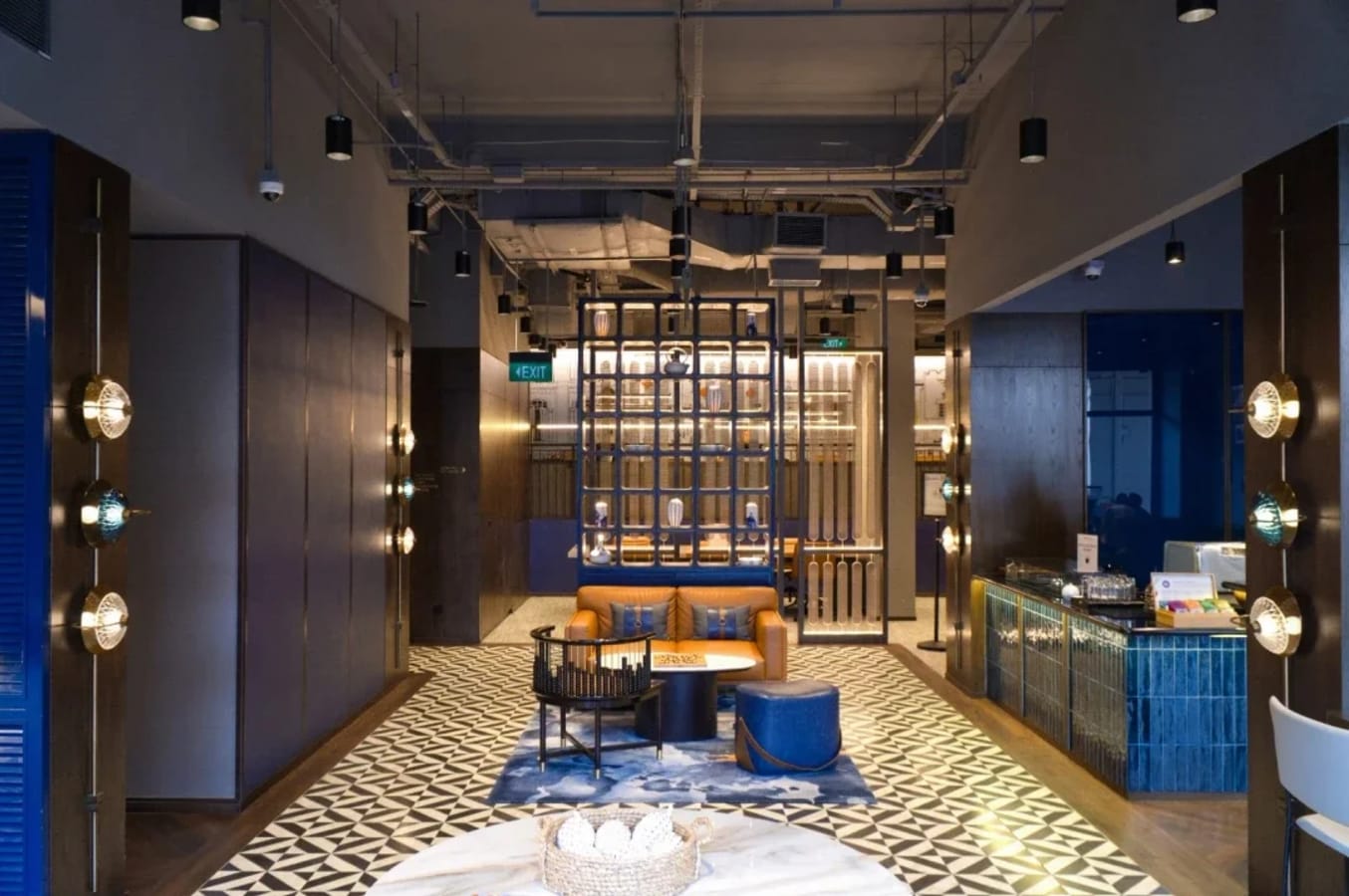 Stylish coworking space with modern decor and ample seating. Ideal for creative collaboration.