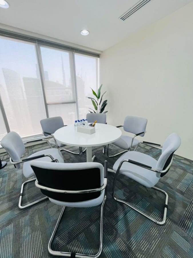 Bright, modern meeting area with natural light and comfortable seating for collaborative work.