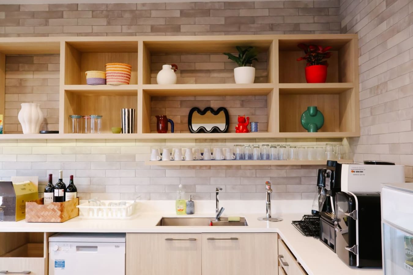 Chic kitchen area with modern amenities, perfect for breaks and networking at Neil Road coworking space.
