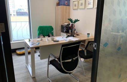 10 Desks Office Space