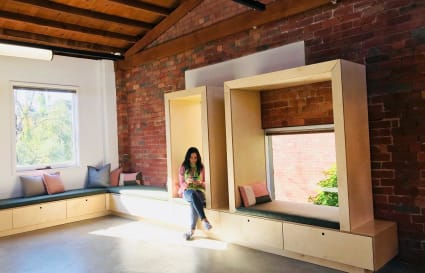 Thinking cubes and private nooks for relaxation or making calls or having casual discussions