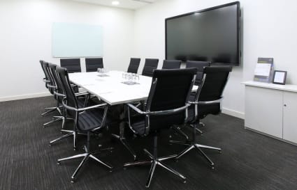 External Private Office for up to 6 People | 325 Sq. Ft.