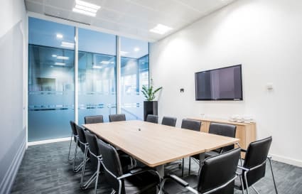 15 Person External Private Office | 600 Sq. Ft. in Manchester