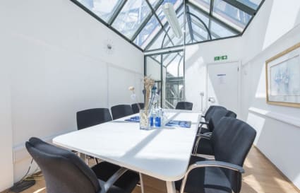 6 Person Office Available | 263 Sq. Ft. 