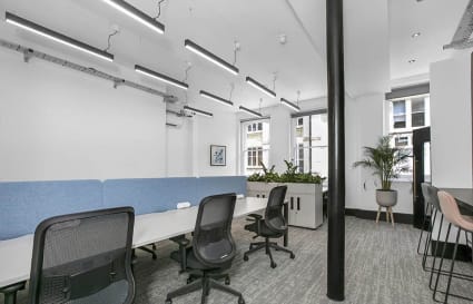 Managed Office for up to 12 people in London | 729 Sq. Ft.