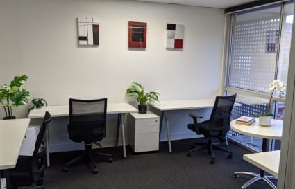 Private Lockable Serviced Furnished office for 5 people