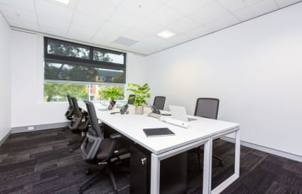 External private office for up to 7 people