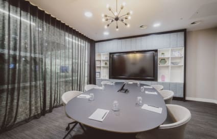 11 Person Private Office in London overlooking Atrium | 350 Sq. Ft.