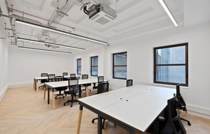 14 Person Private Office in London | 471 sq ft