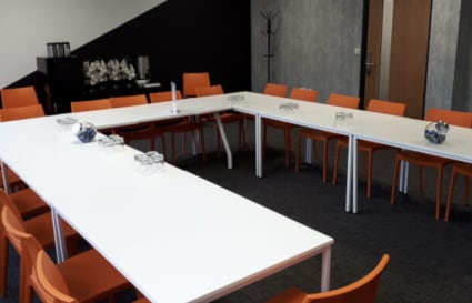 10 Person Private Office | 359 Sq. Ft.
