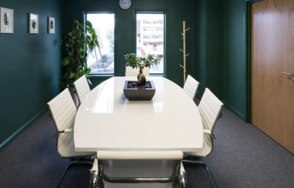 8  Person Office Space in Wimbledon | 295 Sq. Ft. 