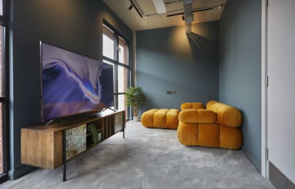 Private Office for up to 17 people