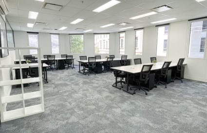 Beautiful and Light-Filled Open-Plan Office for up to 22 Person | 108 sqm
