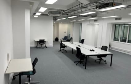 30 Person Managed Office with 3 Meeting Rooms in London | 3,762 Sq. Ft.