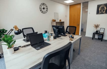 External Private Office for up to 7 People | 310 Sq. Ft.