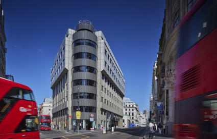 External Private Office for up to 10 People | 698 Sq. Ft.