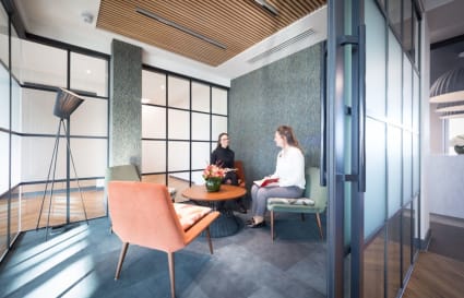 18 Person External Private Office with Meeting Room in London | 630 sqft