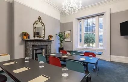 Private Office for up to 10 People