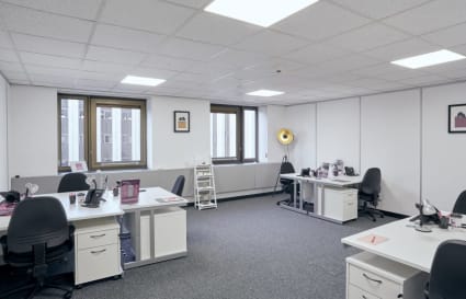 External Private Office for up to 18 People | 782 Sq. Ft.