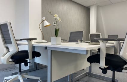 8 Person Private Office in London | 300 Sq. Ft. 